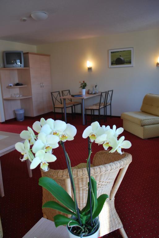 Müritz-Strandhotel Röbel Zimmer foto